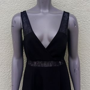 BCBGENERATION LADIES BLACK SLEEVELESS V NECK MINI SKIRT W/ LACED TRIM (VIETNAM)